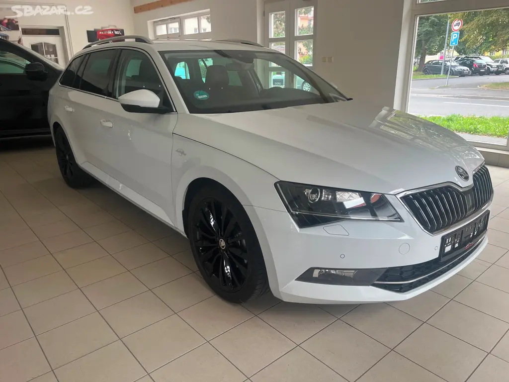 Škoda Superb III Laurin & Klement 2,0 Tdi 140kw - fotka 3