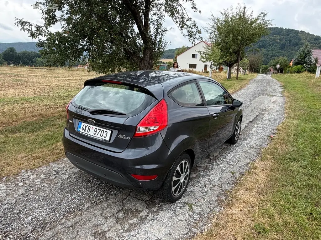 Ford Fiesta 1.6 TDCi (66 kW) - fotka 6