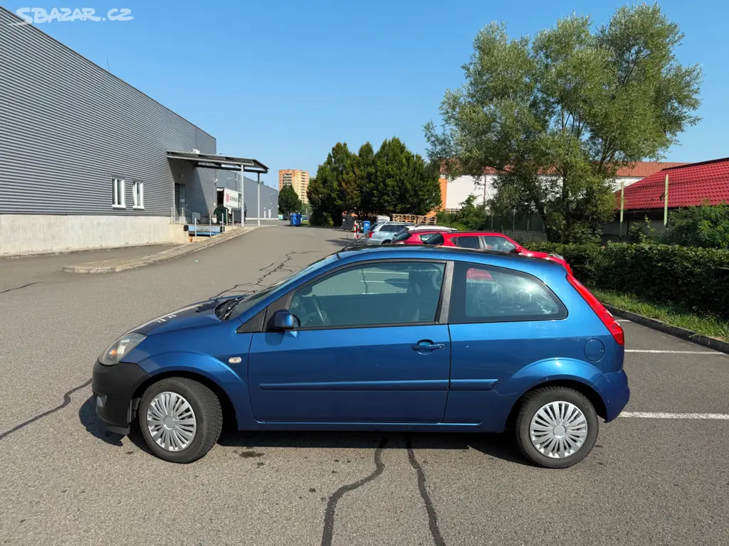 FORD FIESTA 1,3i 55kW 2008 - 2. maj Klima - Pěkná - fotka 2