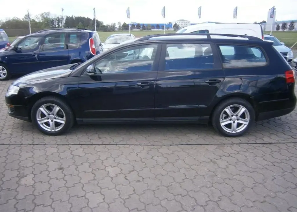 Volkswagen Passat 1.6 FSi benzín manuální - fotka 4