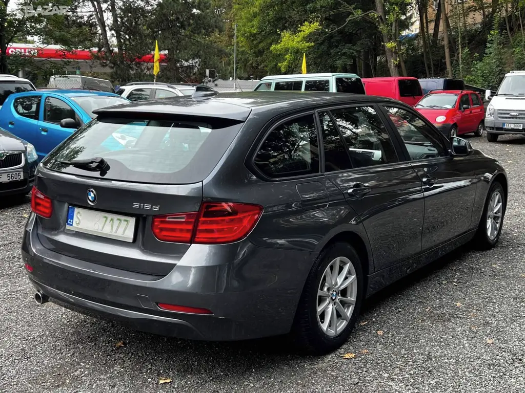 BMW 318d Combi 2.0D 105kW automat klima 2013 247tk - fotka 6