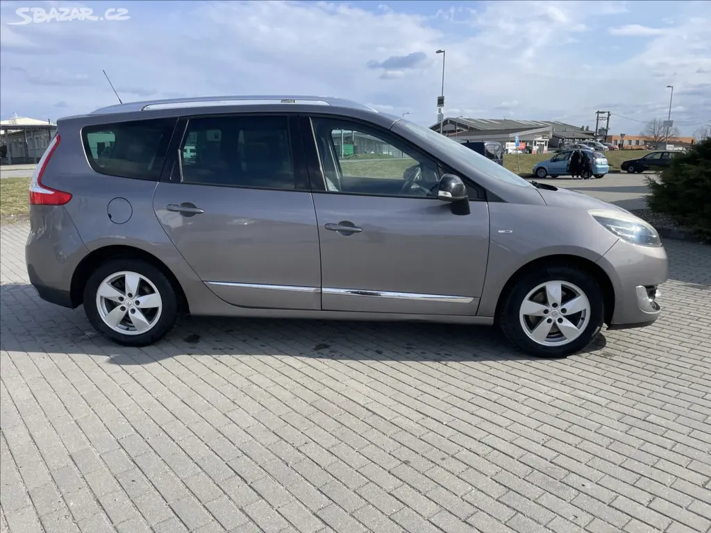 Renault Grand Scenic 1,2TCe 97kw BOSE GPS DPH 2013 - fotka 5
