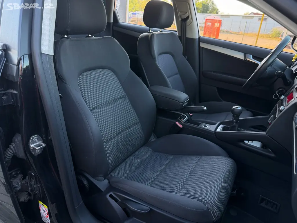 Audi A3 Sportback 1.6 TDI 77 kW r. 2010 - fotka 6