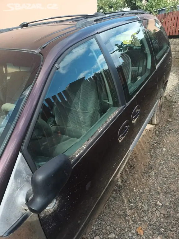Chrysler Voyager 1998 - Nepojizdné auto - fotka 2