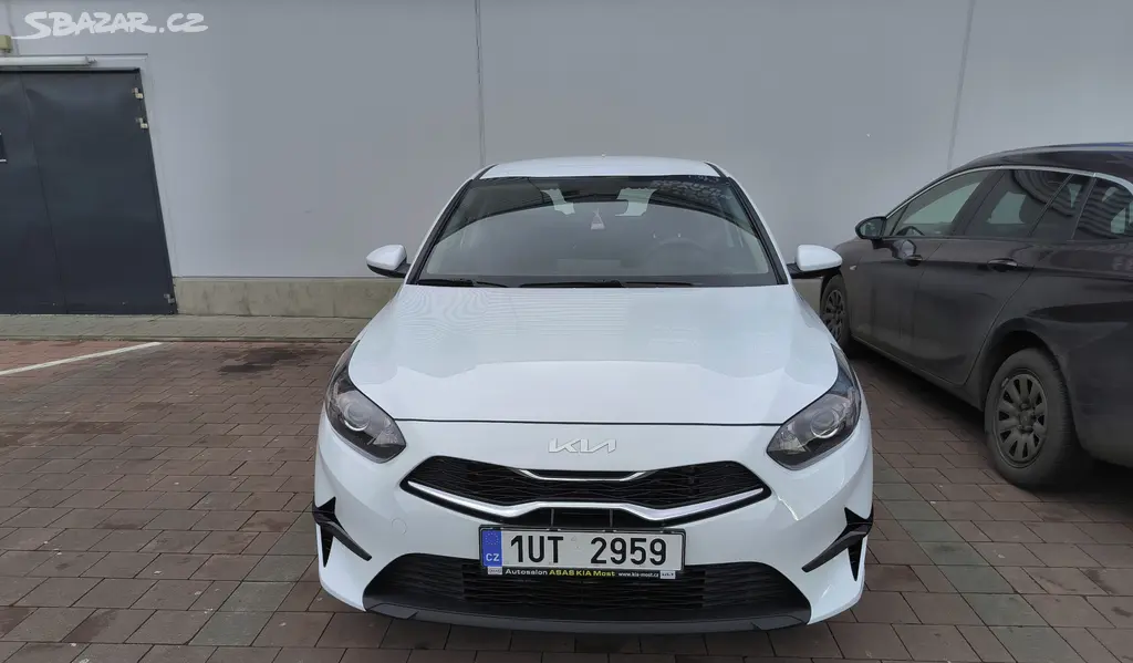 Prodám Kia Ceed 5HB CD 1,5 T-GDi GPF 2025 7318 Km - fotka 6