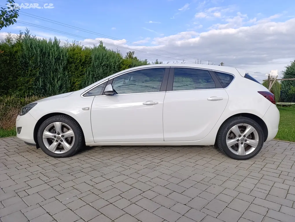 Opel Astra 1.6 Turbo Sport 132 kw PĚKNÁ VÝBAVA!!!! - fotka 3