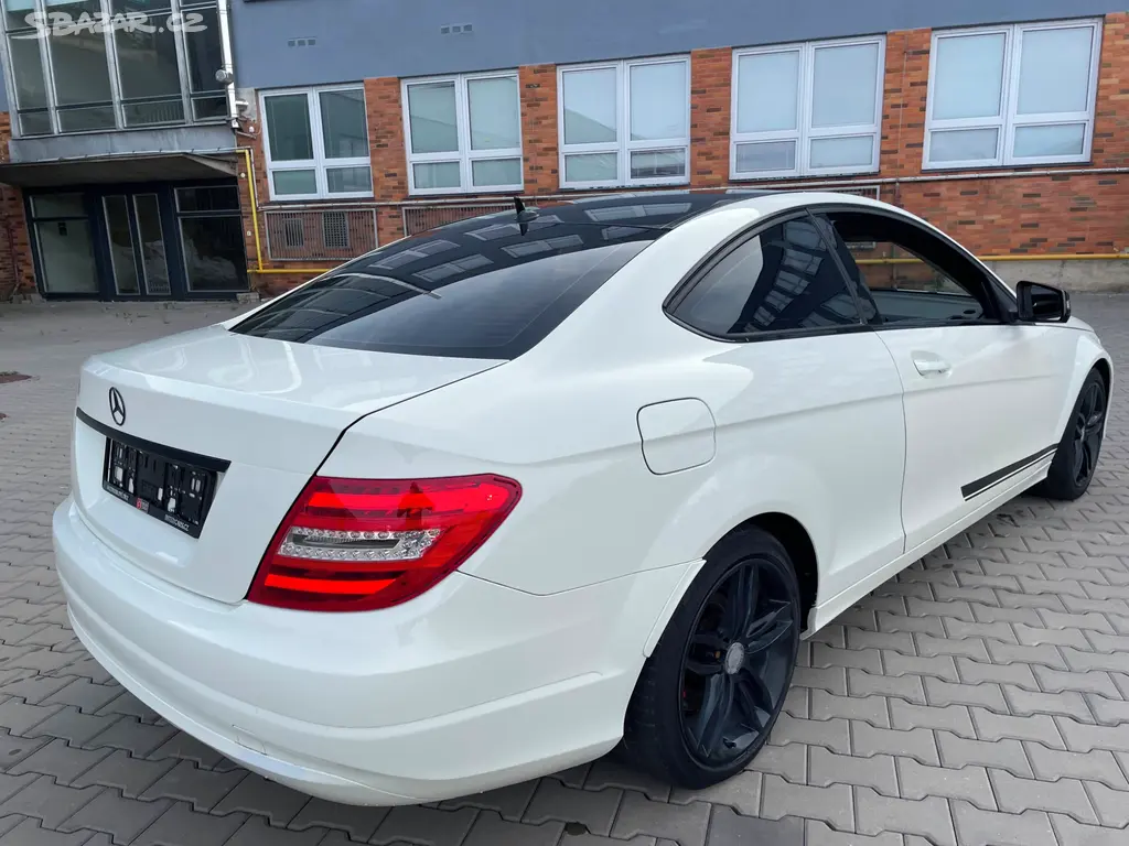 MERCEDES BENZ C COUPE 220 CDi 125kW 2012 - fotka 4
