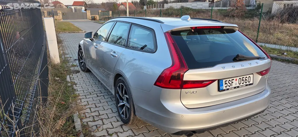 VOLVO V90 D4 140 kW KINETIC 250.500km DPH - fotka 5