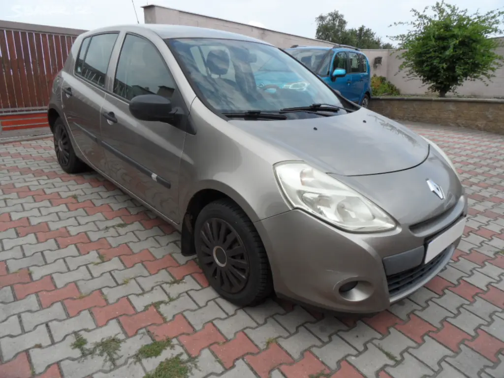 Renault Clio 1.2 benzín,najeto 105000km,zak. v ČR - fotka 3
