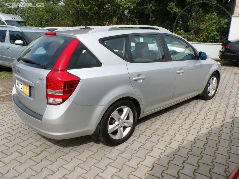 Kia Cee´d 1,6 CRDi 16V KLIMATIZACE - fotka 3