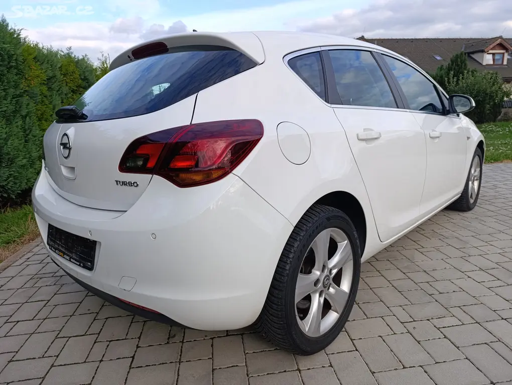 Opel Astra 1.6 Turbo Sport 132 kw PĚKNÁ VÝBAVA!!!! - fotka 5