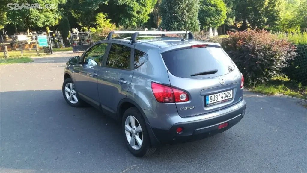 Nissan Qashqai 2,0 104 kW automat s 4x4 - fotka 2