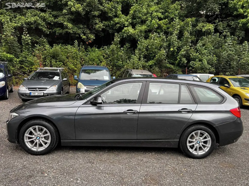 BMW 318d Combi 2.0D 105kW automat klima 2013 247tk - fotka 3