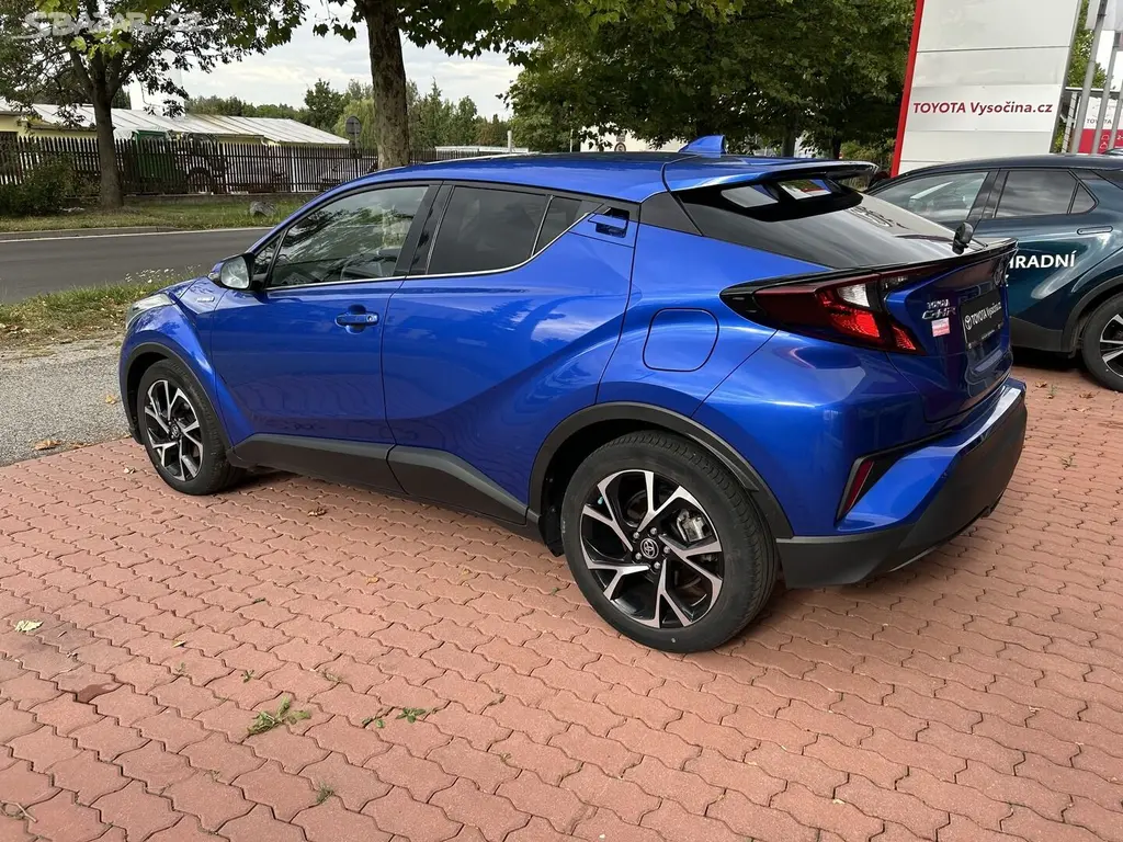 Toyota C-HR, 1.8L Hybrid 140 koní 4x2 Style - fotka 4