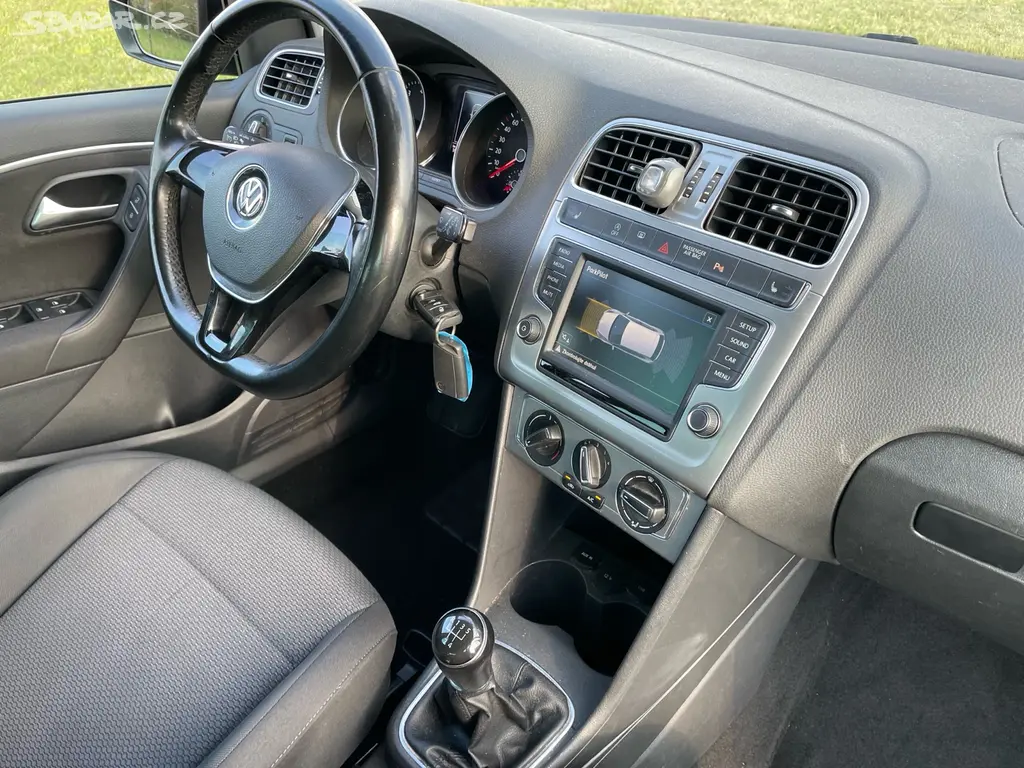 VW POLO 5 (6C) 2017 1,2 66KW HIGHLINE - fotka 4