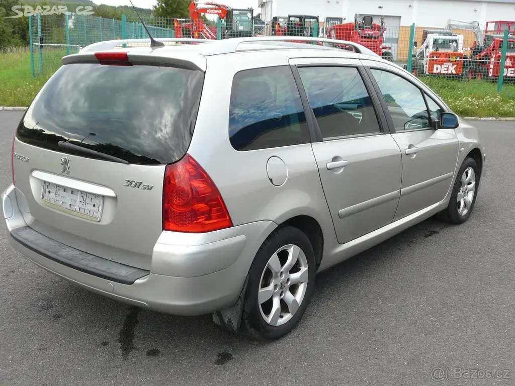 Peugeot 307 sw kombi 2.0 benzín s Carplay/Android - fotka 3