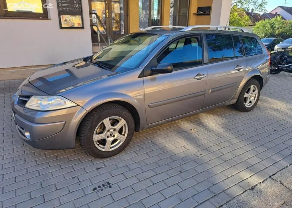 Renault Mégane 1,5 cDi nafta manuální - fotka 5