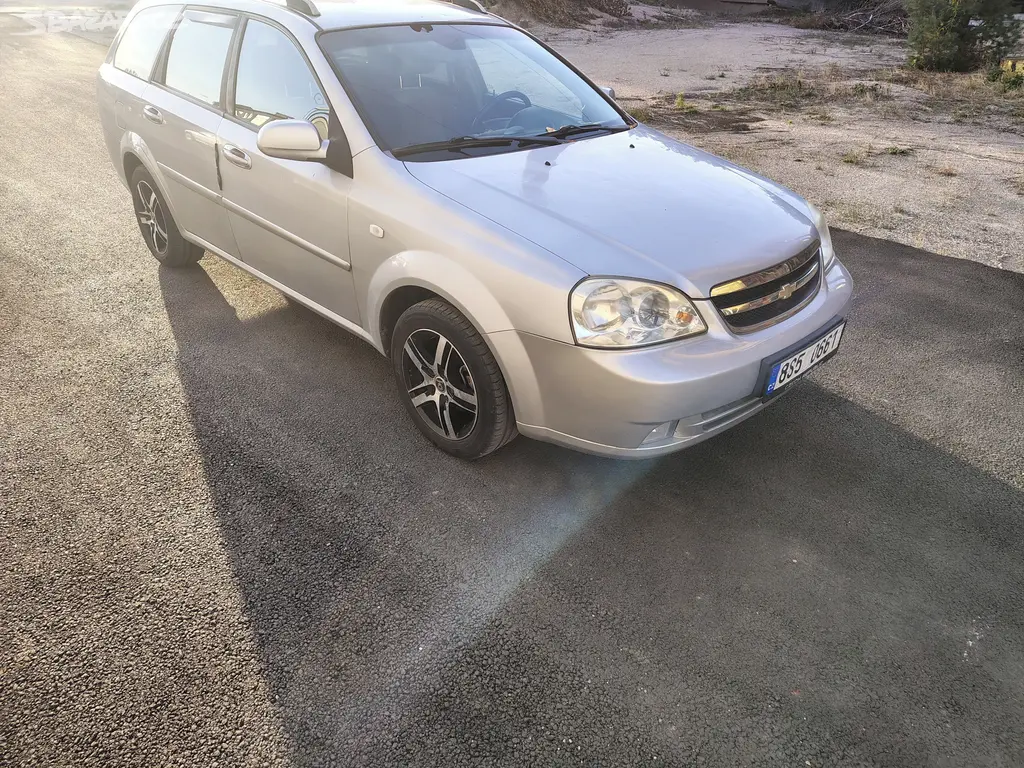 Chevrolet lacetti 1.8i 89kw combi s tažným - fotka 2