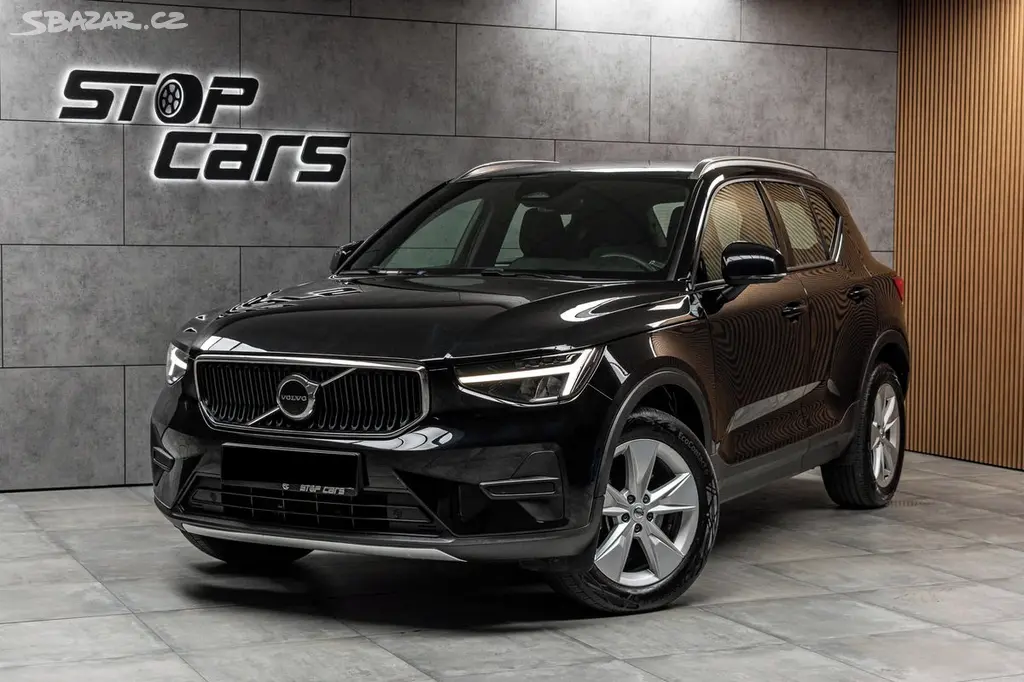 Volvo XC40, B4 CORE*145KW*ACC*ČR*DPH*1.MAJ