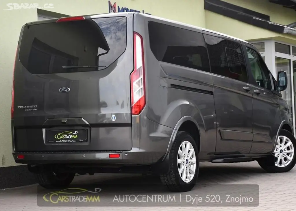 Ford Tourneo Custom 2.0EcoBlue 8.MÍST TITANIUM - fotka 4