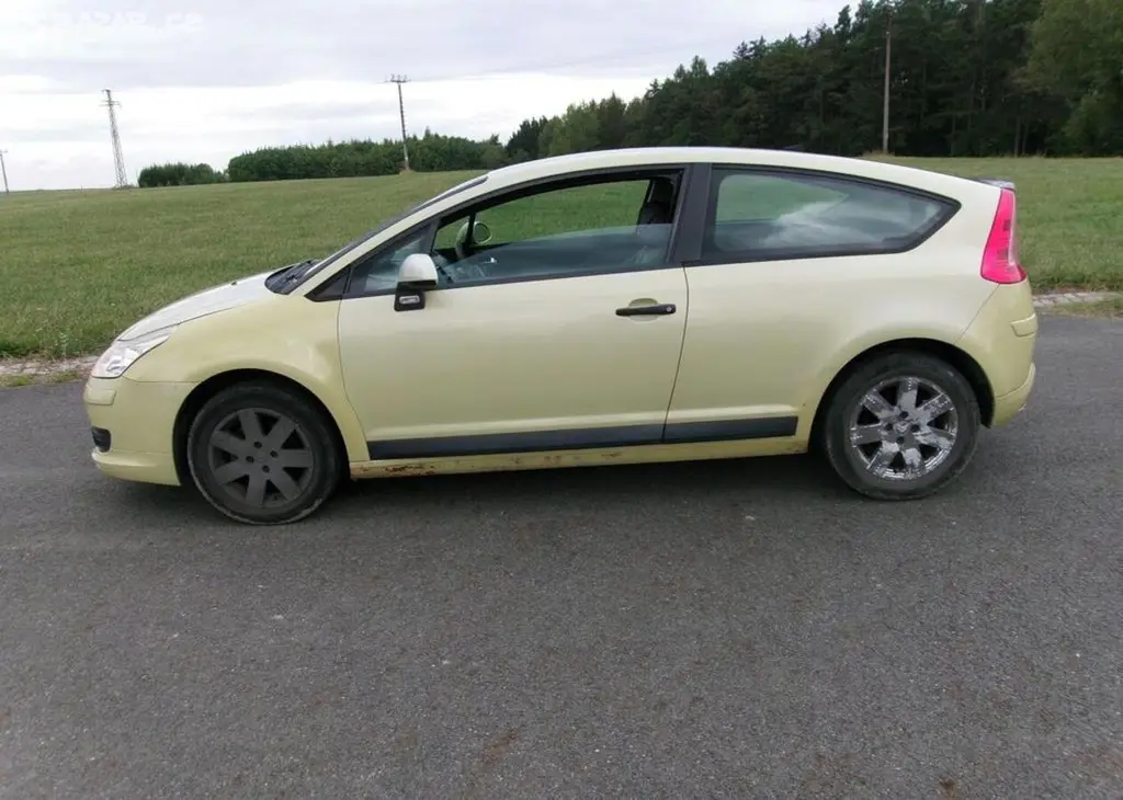 Citroën C4 1,4 spolehlivé auto benzín manuální - fotka 2