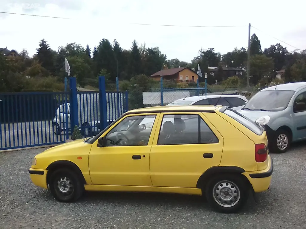 Škoda Felicia, 1.3i / 40KW, jede super - fotka 4