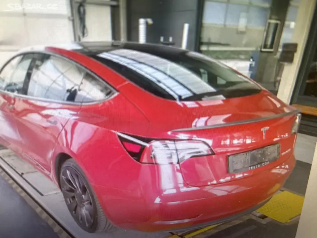 Tesla Model 3, PERFORMANCE 393kw SOH 93,6% - fotka 4