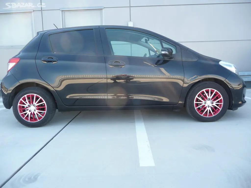 Toyota Yaris 1,3 VVT-i, 73 kW, 4/2012, STK 5/2028 - fotka 3