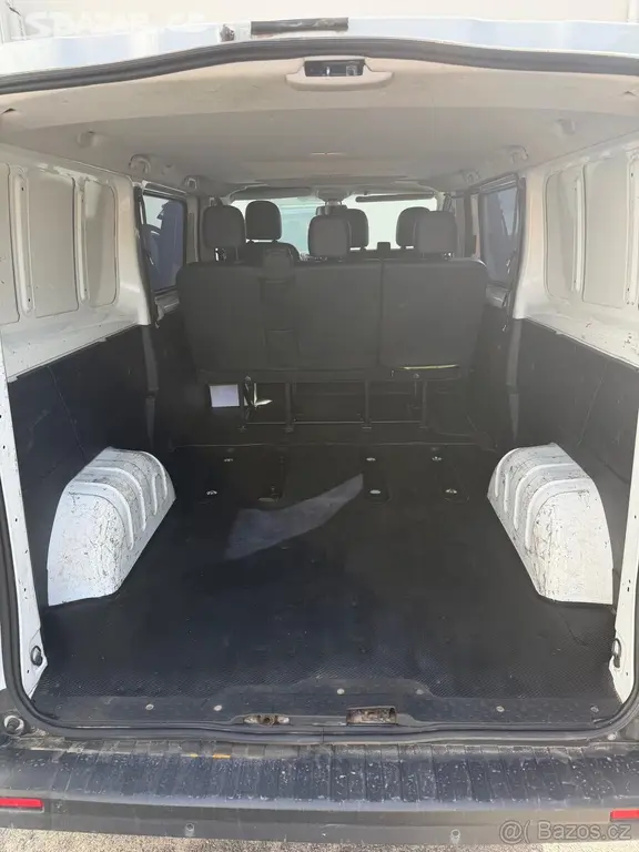 Renault Trafic 2.0, 6 míst, 04/2021 - fotka 5
