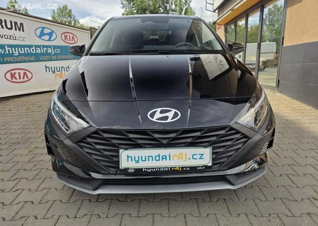 Hyundai i20 1.2-V ZÁRUCE-VYHŘÍVANÝ VOLANT - fotka 2