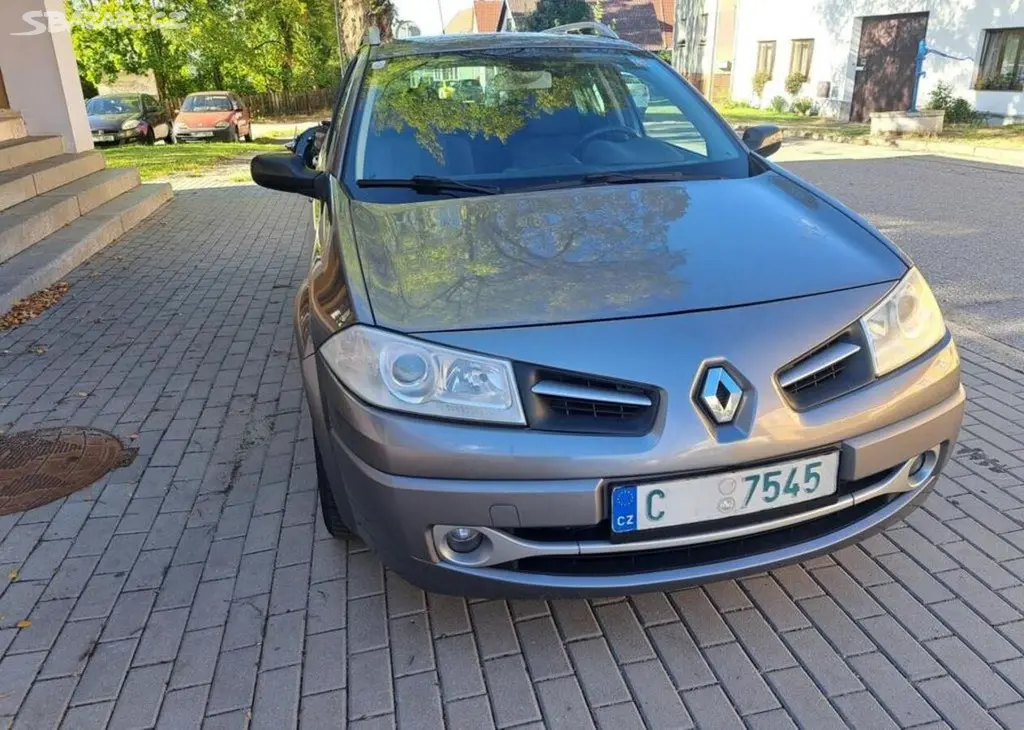 Renault Mégane 1,5 cDi nafta manuální - fotka 2