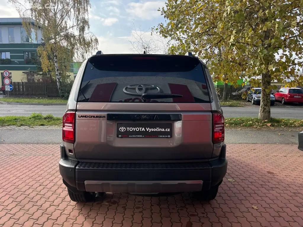 Toyota Land Cruiser, 2,8L MHEV 8AT 4x4 Executive - fotka 6