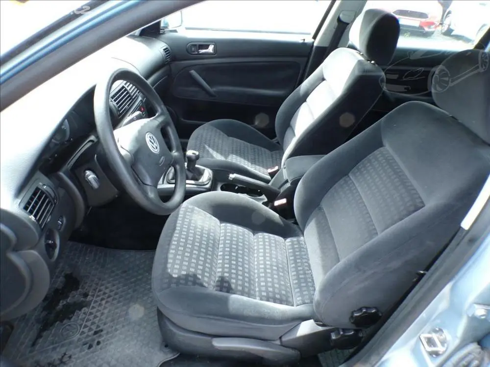 Volkswagen Passat 2,0 i TAŽNÉ ZAŘÍZENÍ - fotka 6