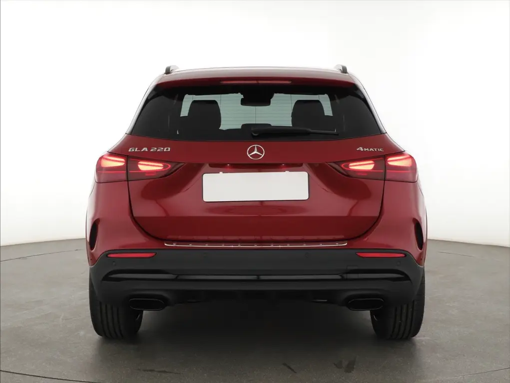 Mercedes-Benz GLA, 220 4MATIC, AMG Line, Automat - fotka 4
