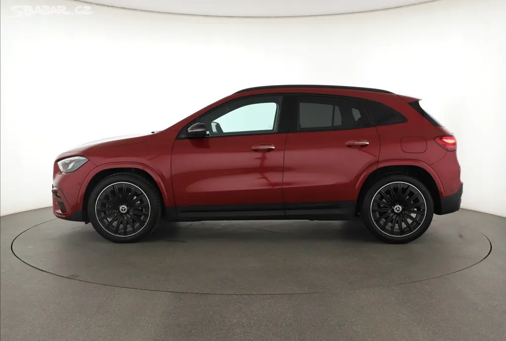 Mercedes-Benz GLA, 220 4MATIC, AMG Line, Automat - fotka 2