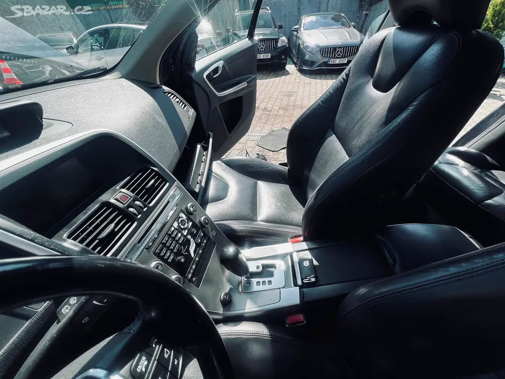 Volvo XC60 2,5 d 2010 CZ 129KW 4x4 automat tažné - fotka 5