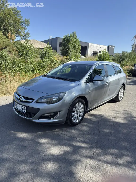 Opel Astra, Astra Sports Tourer 1.6 CDTI - fotka 2