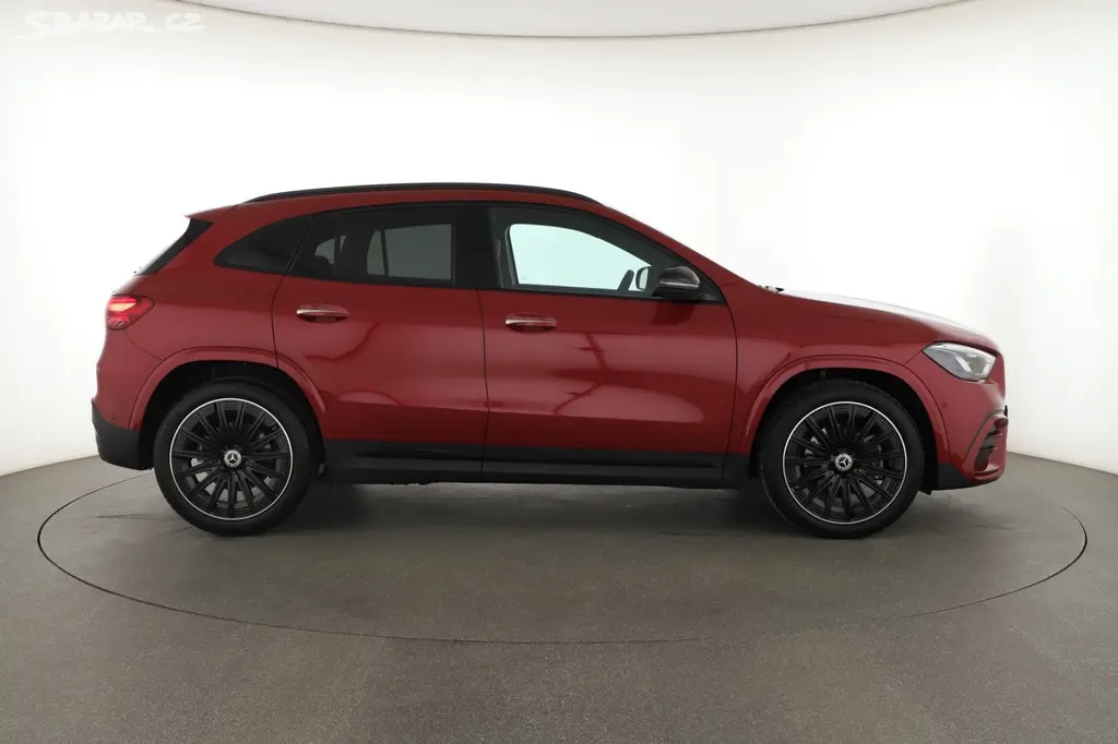 Mercedes-Benz GLA, 220 4MATIC, AMG Line, Automat - fotka 6