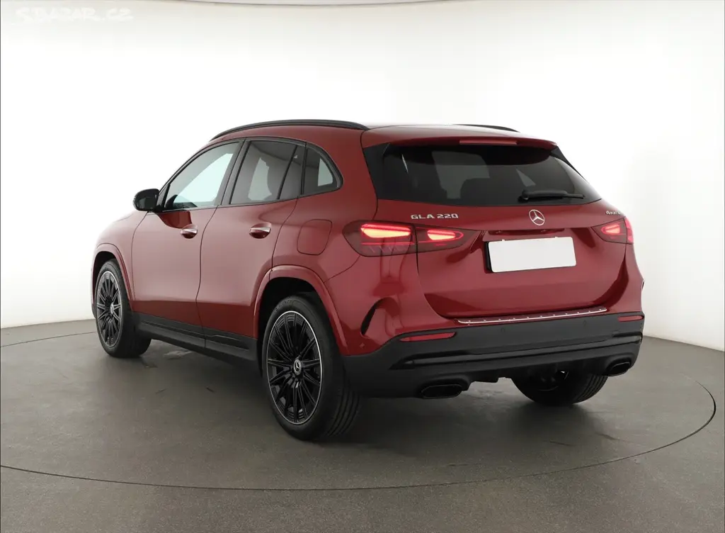 Mercedes-Benz GLA, 220 4MATIC, AMG Line, Automat - fotka 3