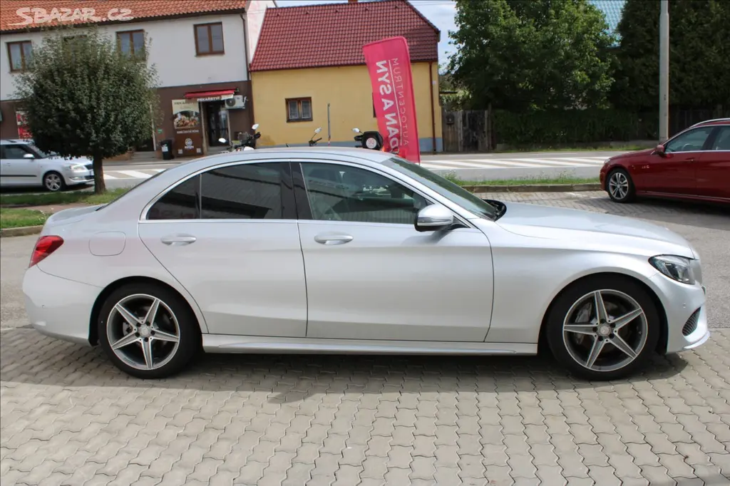 Mercedes-Benz Třídy C, 1,6 200d AMG line - fotka 3