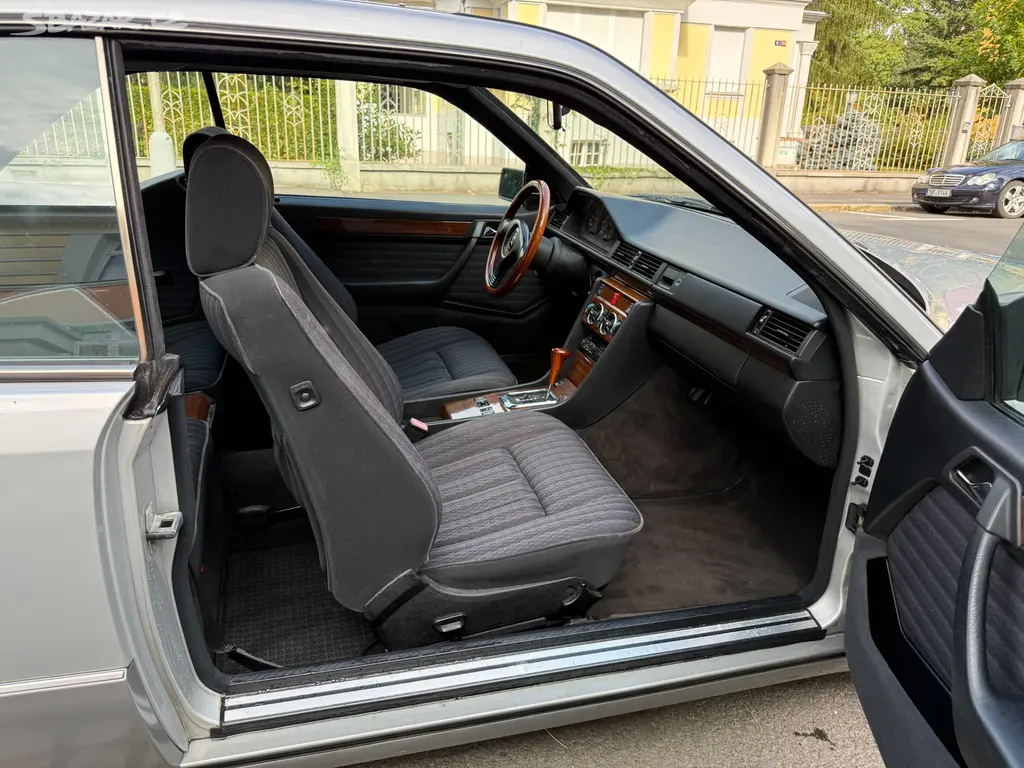Mercedes-Benz W124 coupe, 2.3i 97 kW, 175.977 km - fotka 6