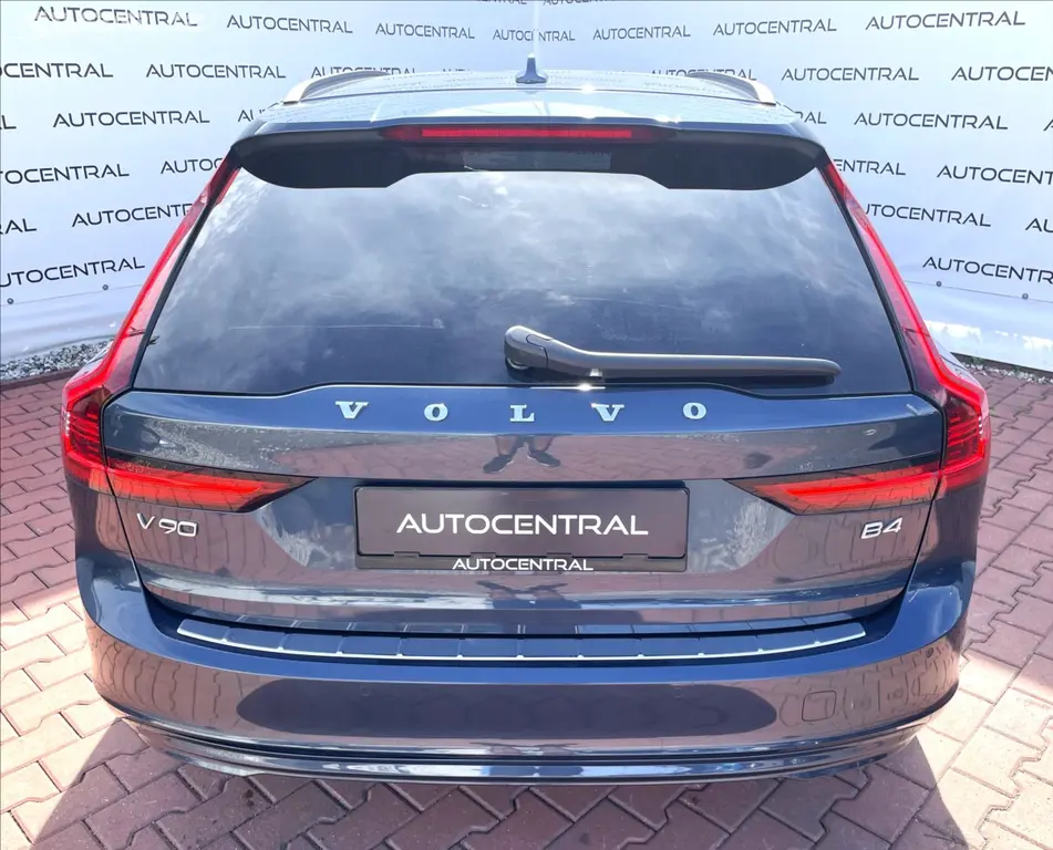 Volvo V90, 2,0 i,145kW,MHEV core,STK 4/28 - fotka 4