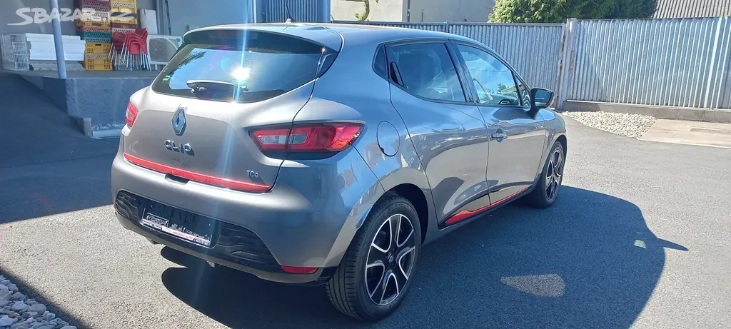 Renault Clio, rok 2013 najeto 105 000km - fotka 2