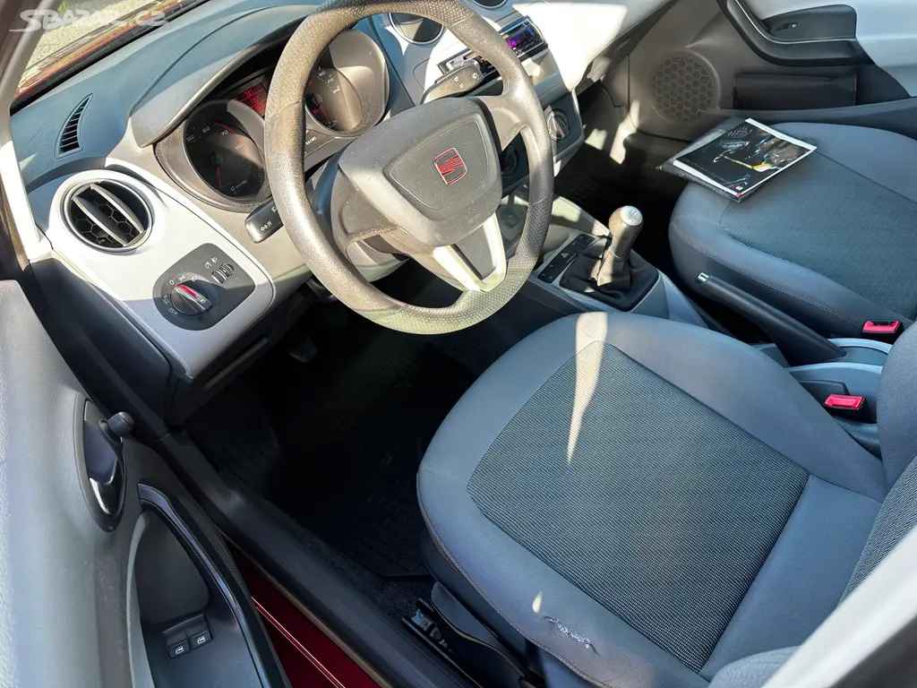 Seat Ibiza 1.4i, r.2009, 78700km, 2.maj., serviska - fotka 6