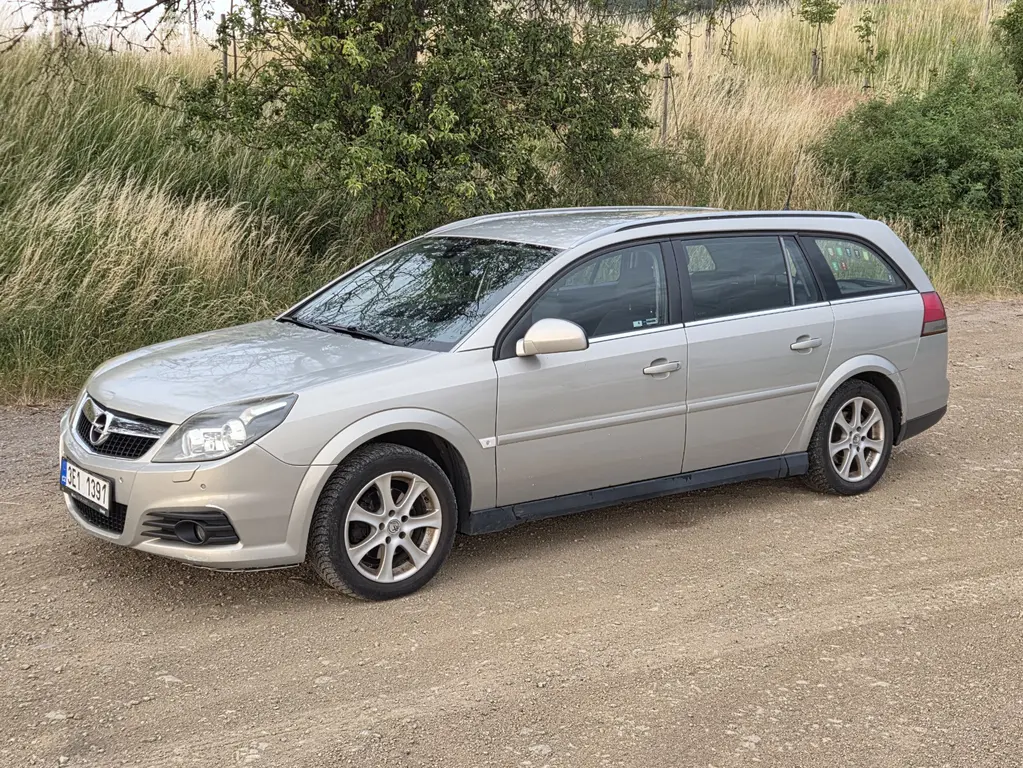 Opel Vectra kombi, 1.8 benzín, velký kufr, tažné