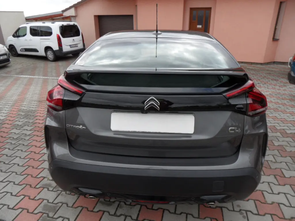 Citroen C4 1.2 PureTech,96kw,naj.105000km - fotka 5