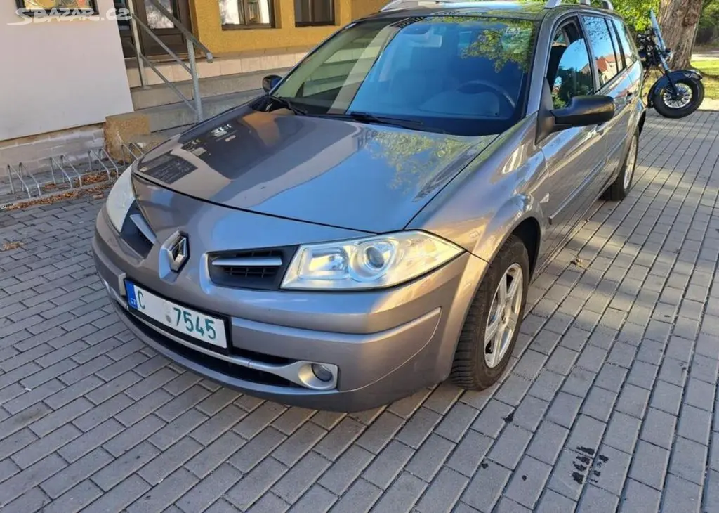 Renault Mégane 1,5 cDi nafta manuální - fotka 4
