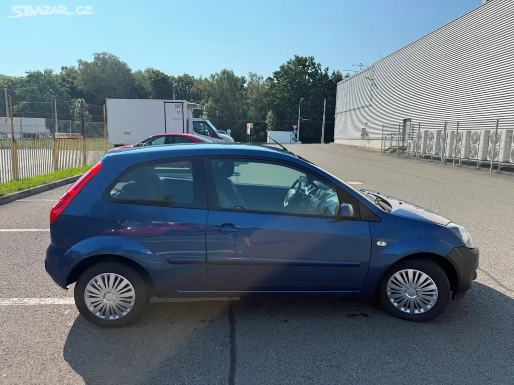 FORD FIESTA 1,3i 55kW 2008 - 2. maj Klima - Pěkná - fotka 6