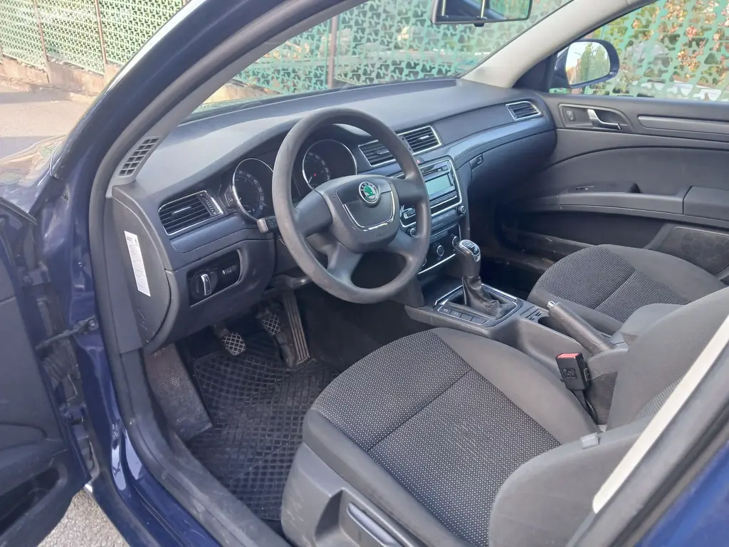 Škoda Superb 2.0TDi, 103kW,manual,Nová Česká STK - fotka 5