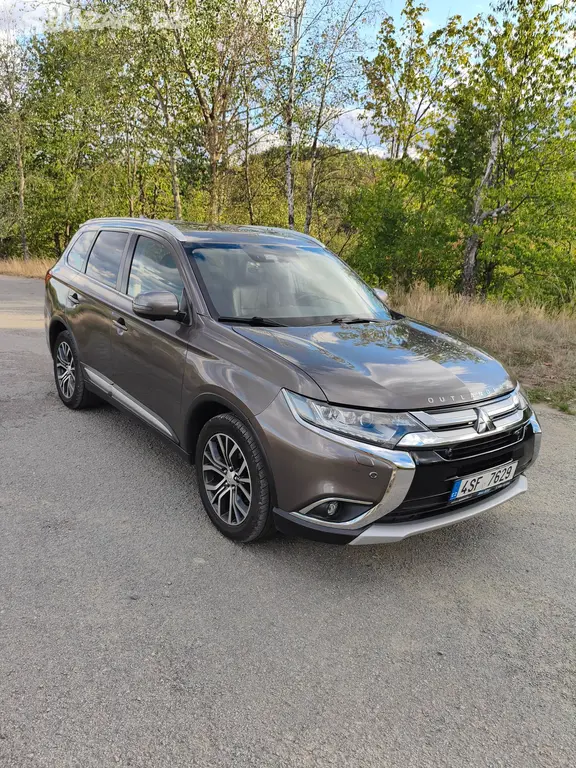 Mitsubishi Outlender 2,2 DI-D 4x4 nafta r.v.2017